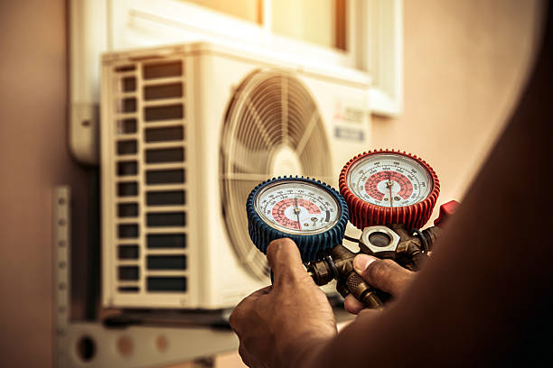 Professional Ac Installation technician working in Larwill, IN